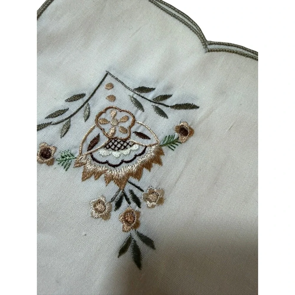 NEW Vintage Ivory Scalloped Napkins Floral Embroidery Set of 12 Square 17.5in